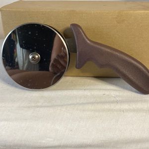 Salad-Chopper with Protective-Covers Dual-Wheels Salad-Cutter